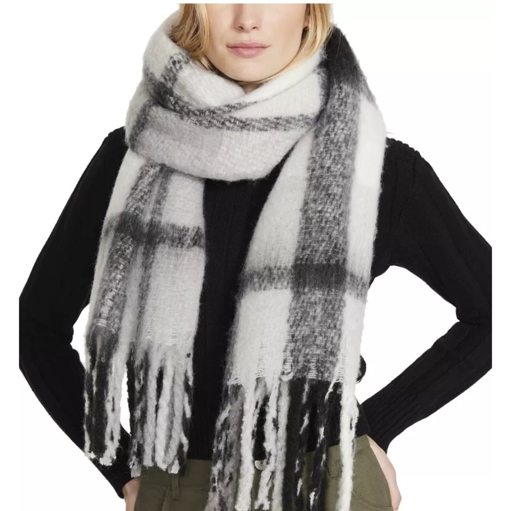 NEW Women's STEVE MADDEN LOFTY PLAID BLANKET WRAP SCARF